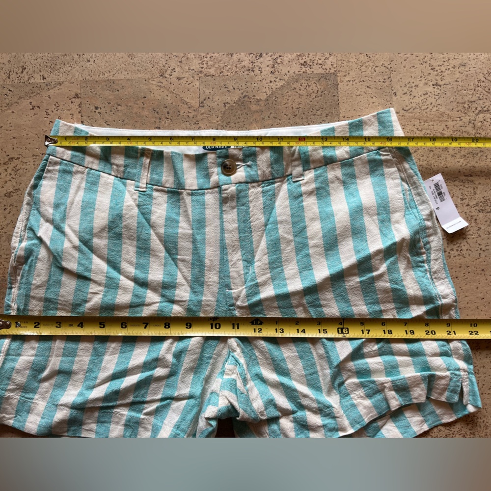 ❤️Old Navy Everyday shorts. Size 10. 5” inseam. Green & white stripes. - Picture 2 of 4